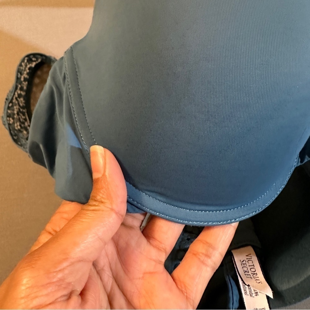Victoria’s Secret T-shirt Bra in Teal Blue Color Criss Cross Lace Back sz 32D - Picture 3 of 9